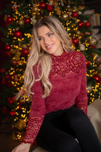 Pull doux avec détail en dentelle