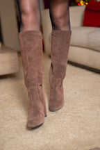 Bottes à talon en daim