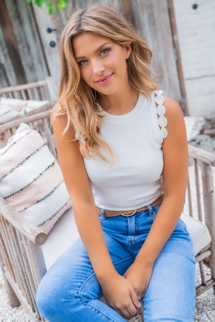 Top met mouwdetail