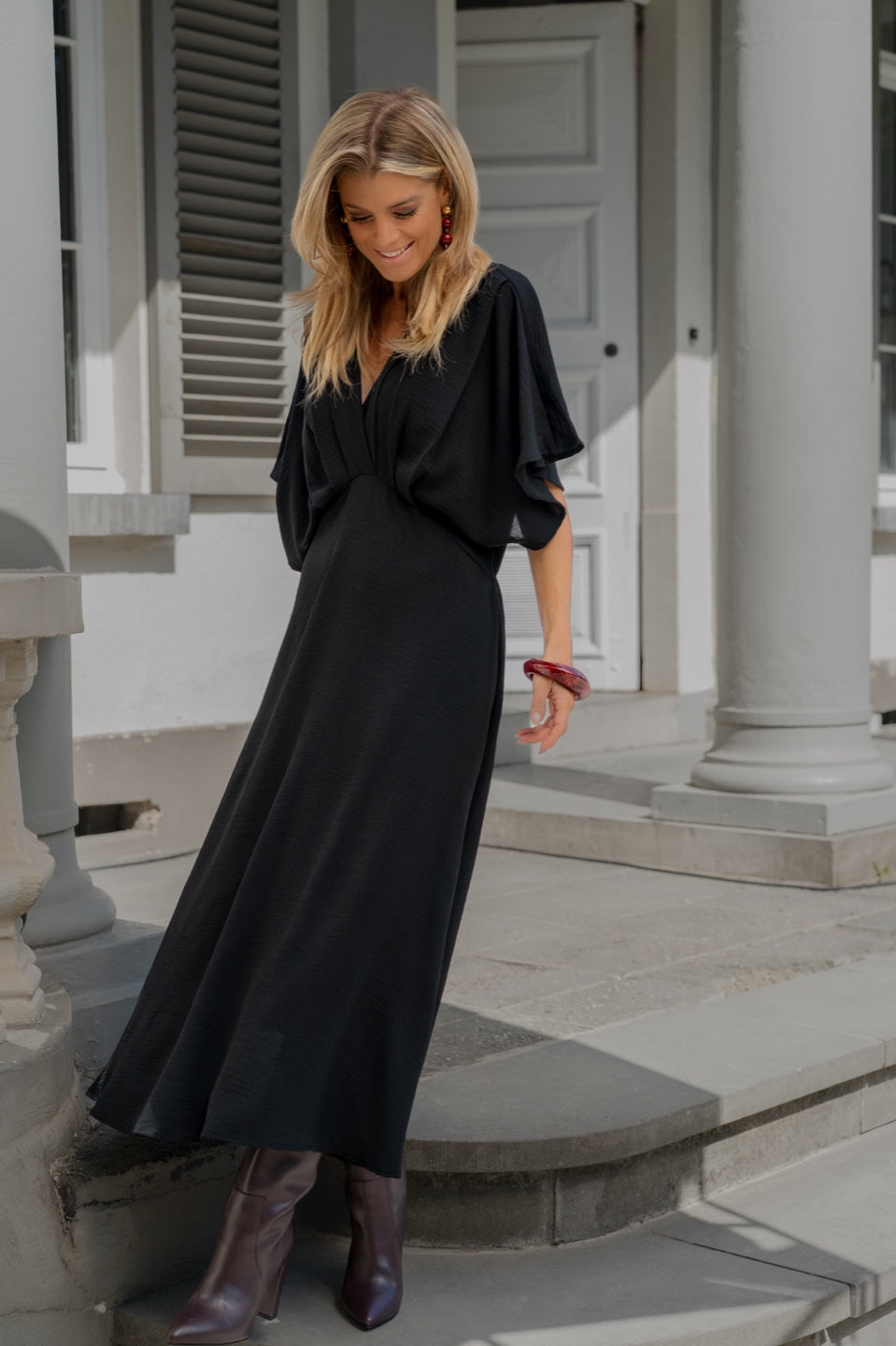 Robe longue avec détail en V