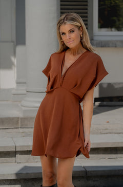 Robe avec encolure en V