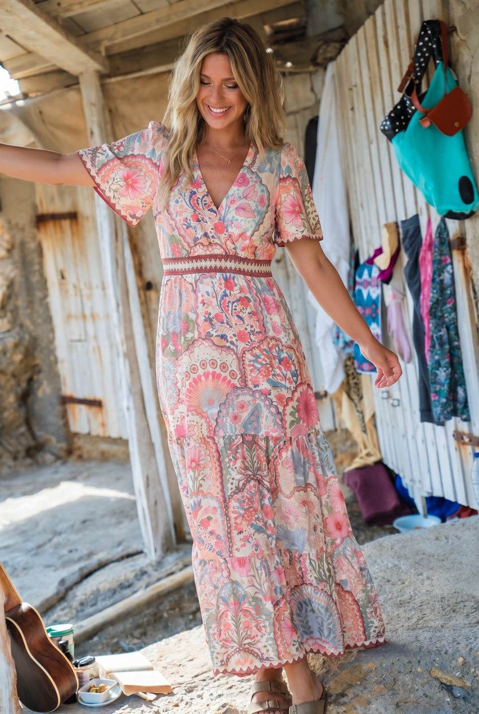 Longue robe imprimée col V