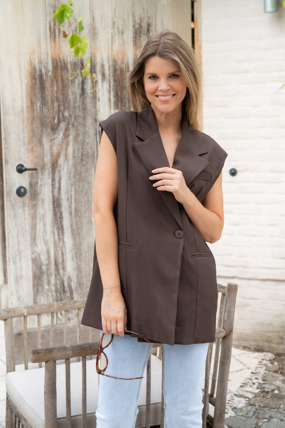 Sleeveless blazer