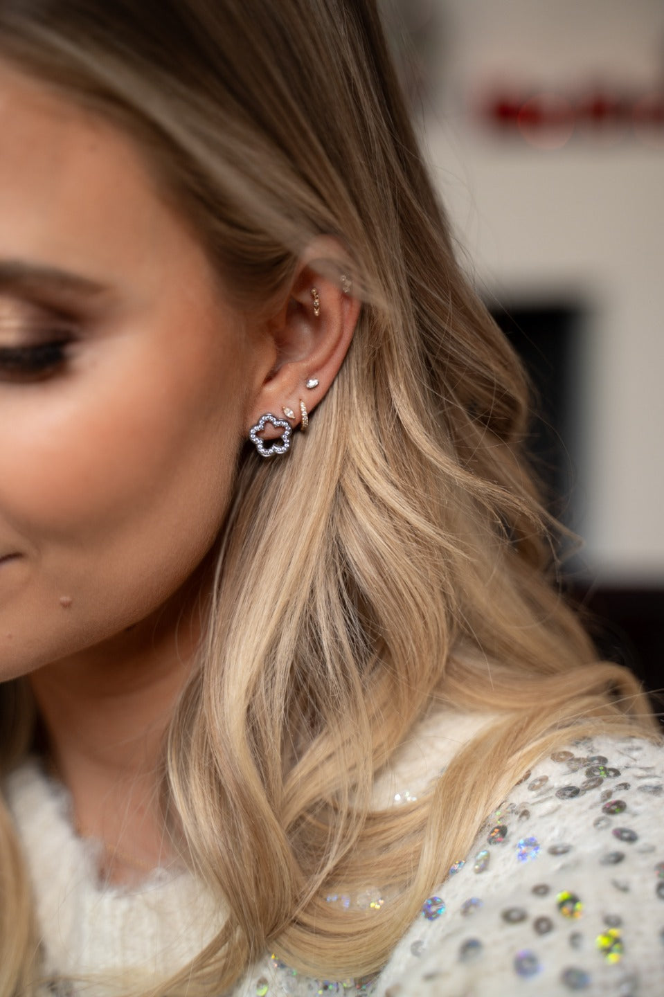 Oorring strass bloemetje